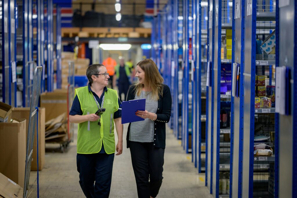 Plock- och packpersonal i lagergång – bemanning för logistik och orderhantering i Skåne
